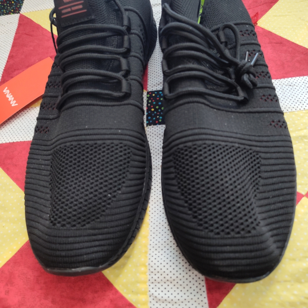 Sleek Black Men's Sneakers - Picture 4 of 7